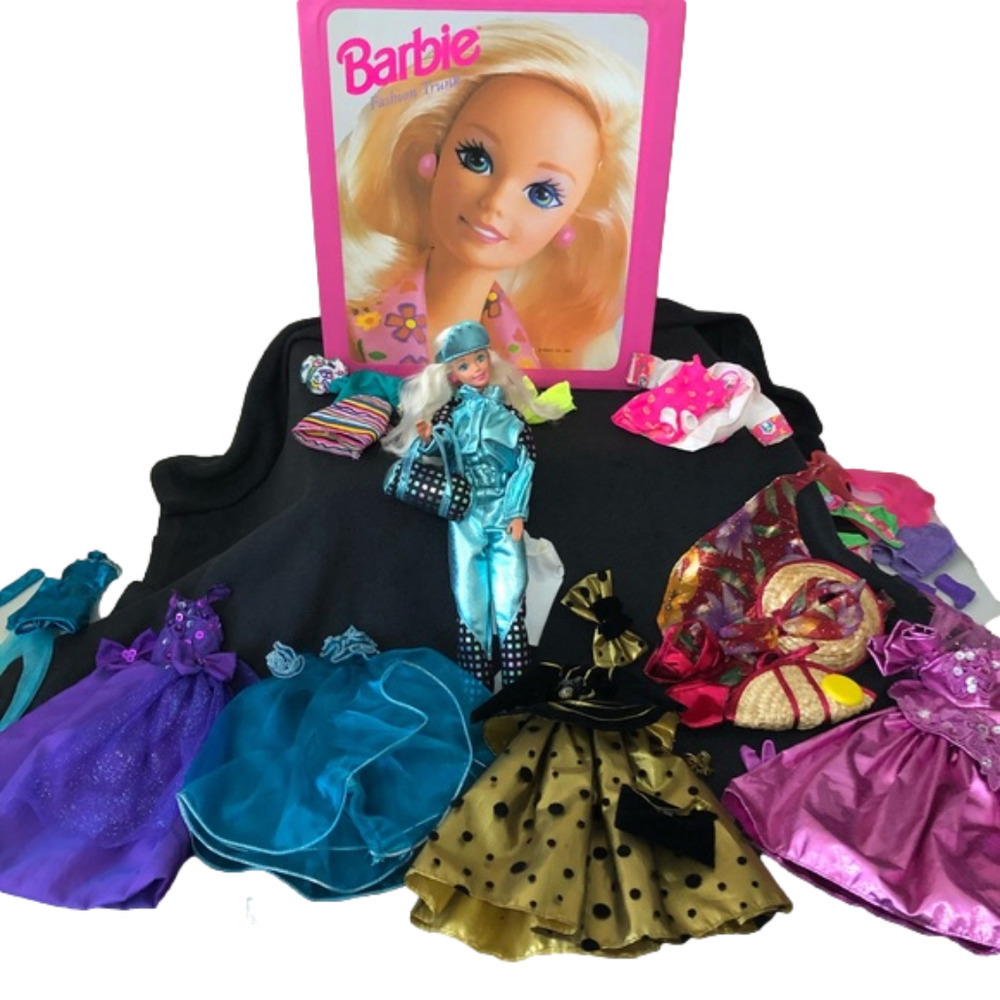 Vintage 70’s Barbie, Barbie Trunk & Wardrobe